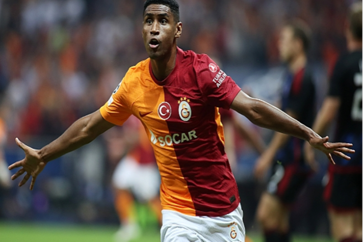 "Zenit" “Qalatasaray”ın futbolçusu ilə maraqlanır