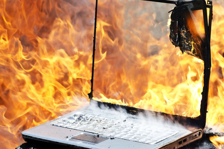 Laptop niyə öz-özünə sönür: 4 mümkün səbəb 