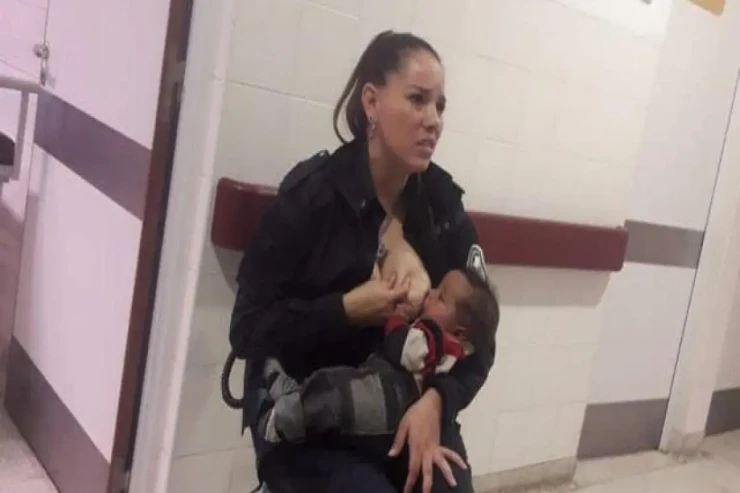 Kimsəsiz uşağı əmizdirən polis məşhur oldu