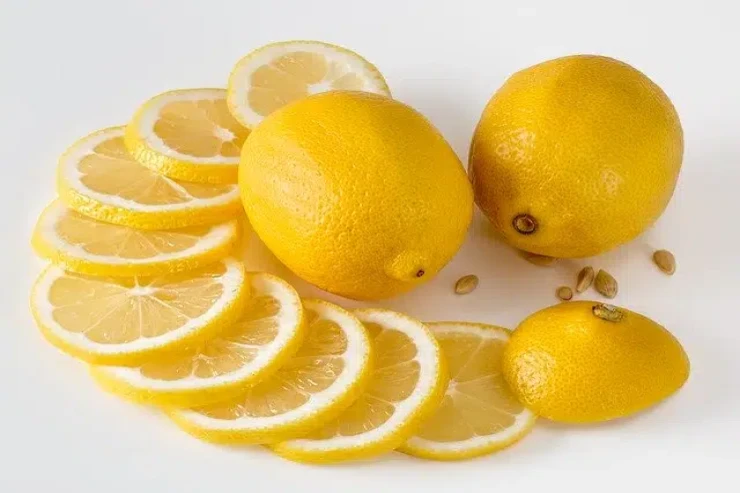 Limonun az adamın bildiyi  GÖZLƏNİLMƏZ FAYDALARI 