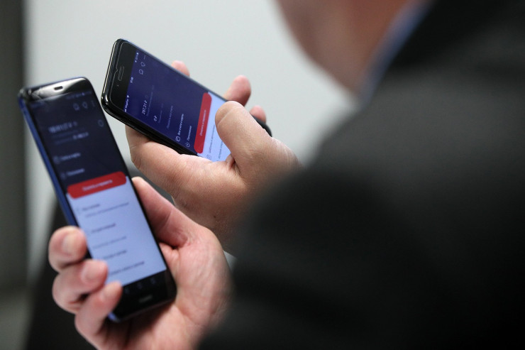 “Google”un baş direktoru niyə  20-dən çox telefondan  istifadə edir?