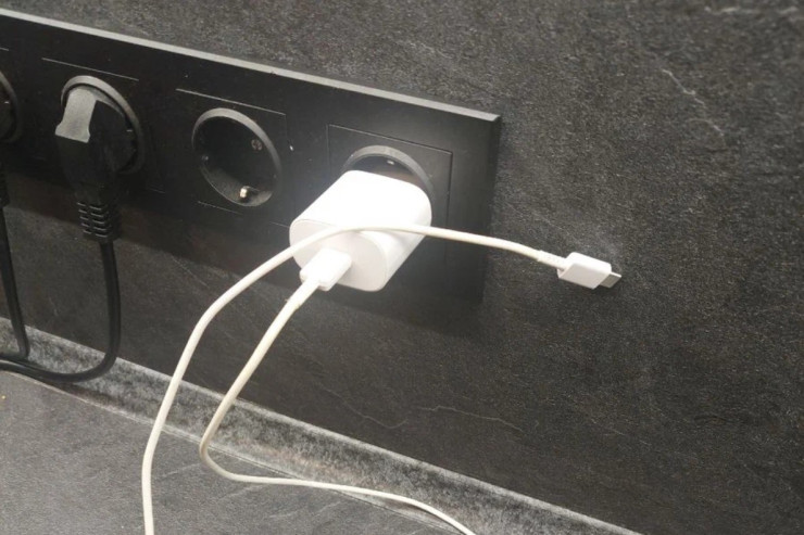 Adapteri telefonsuz rozetkada saxlamağın TƏHLÜKƏLƏRİ 