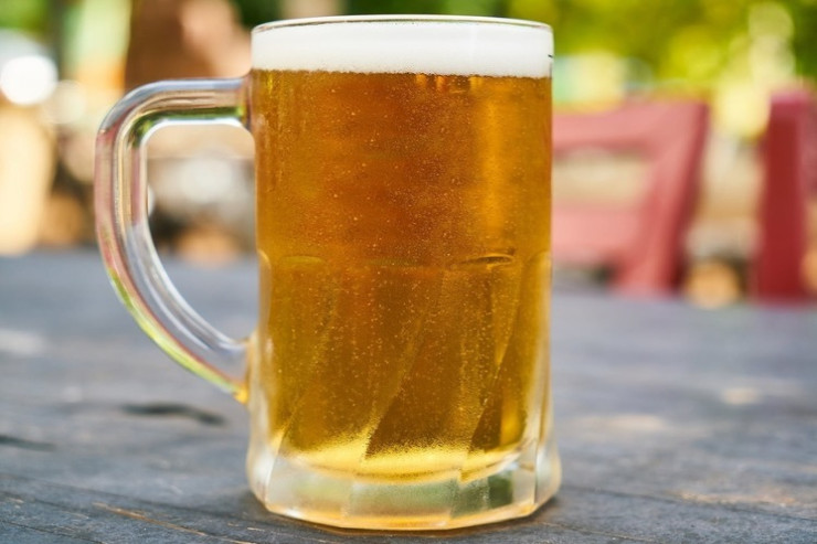 Qadın pivəyə doymayan rəfiqəsini öldürdü 