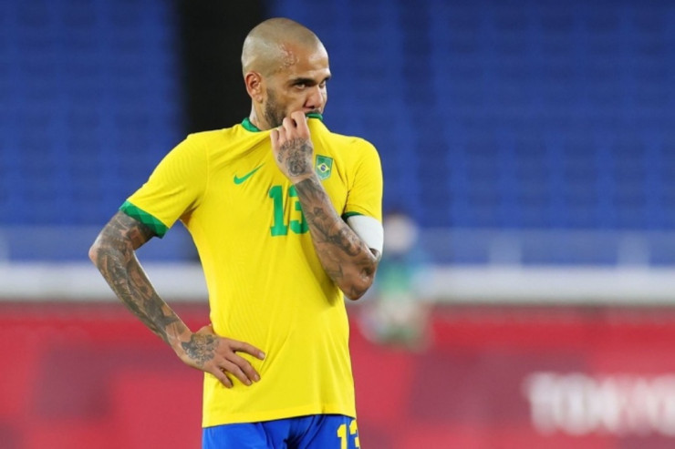 Dani Alvesə bu qədər cəza verildi