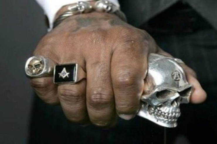 Həbsxanada vəziyyətə baxan "qanuni oğru"ya AĞIR CƏZA 