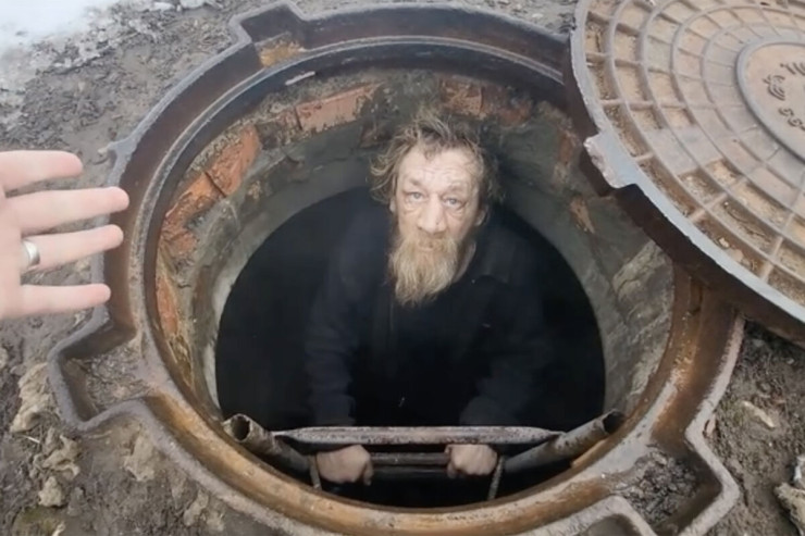 10 ildir  kanalizasiya quyusunda yaşayırdı, xilas edildi