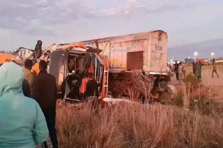 Yük maşını minik avtomobilləri ilə toqquşdu, 25 nəfər öldü