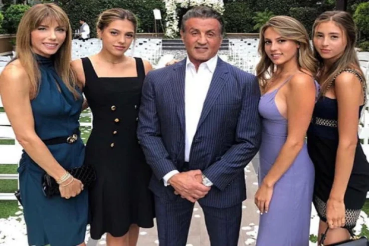 Silvestr Stallone Kaliforniyanı  ömürlük   tərk edirı