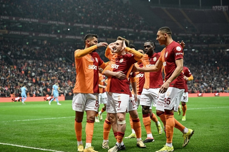 "Qalatasaray" yenidən liderliyə yüksəldi