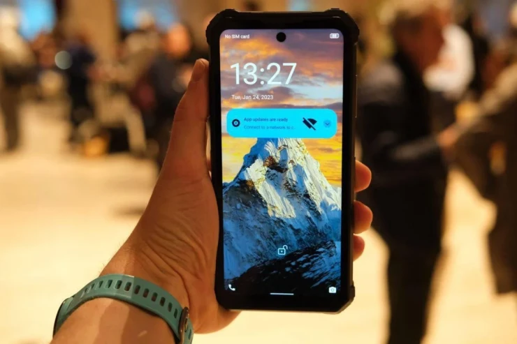 Bu telefon 3 ay  şarj saxlayacaq