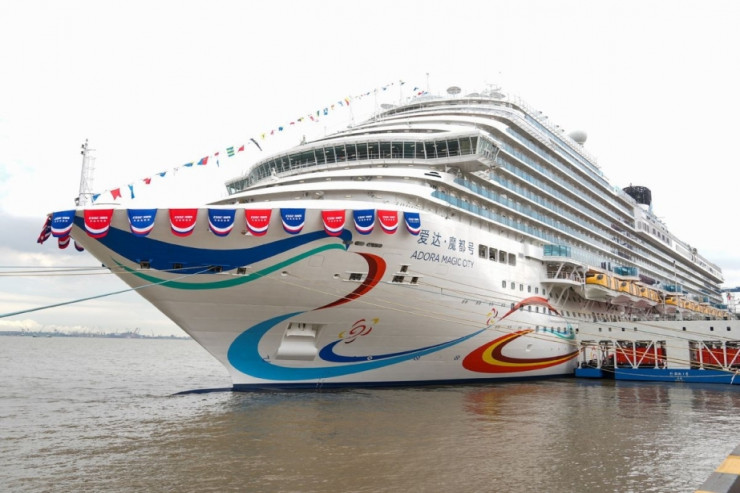Yeni kruiz gəmisi ilk səfərinə çıxdı - 16 mərtəbə, 5 000 nəfər... 