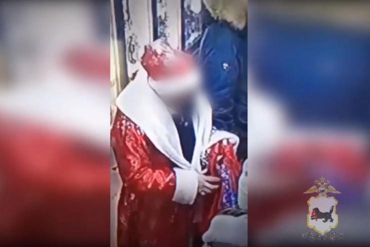 Şaxta baba maşın oğurlayıb  insanları təbrik etməyə getdi - VİDEO 