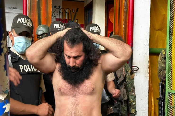 Vətəndaş müharibəsi yaradan, prezidentliyə namizədi öldürən narkobaron kimdir? 