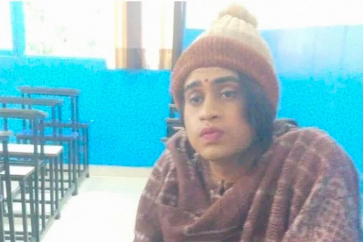 Sevgilisinin yerinə imtahana girmək üçün qadın kimi bəzəndi 