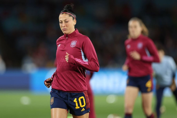 "Səni küçədə görsəm..." – Qadın futbolçunu  HƏDƏLƏDİLƏR 