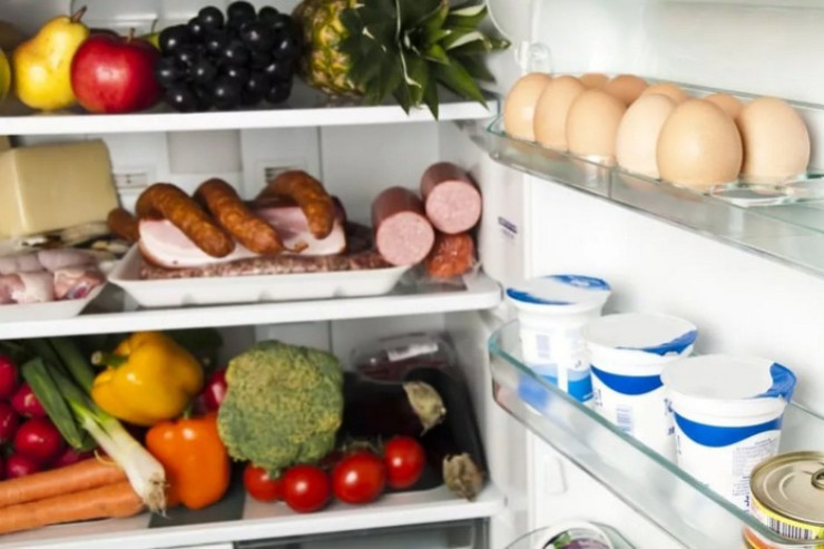 Soyuducuda qida saxlayanda bu səhvlərə yol verməyin  