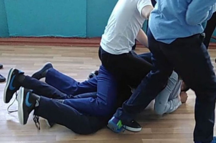 Bakıda  məktəblilər arasında   KÜTLƏVİ DAVA