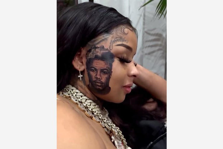 Məşhur reper  həbsdəki sevgilisinin   portretini üzünə döydürdü