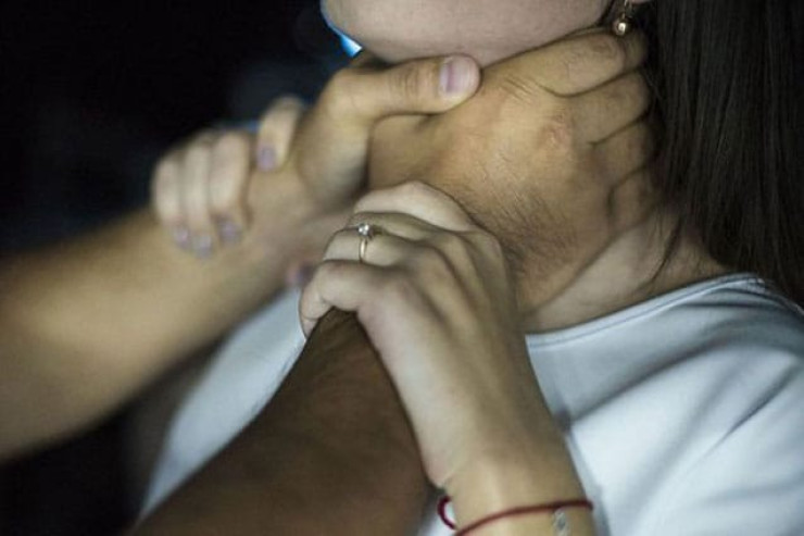 Bakıda DƏHŞƏT:   qardaş bacısını boğub öldürdü-YENİLƏNİB 