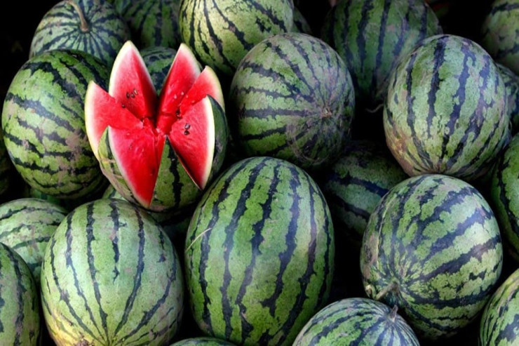 Kəsilmiş qarpızı xarab olmaması üçün BELƏ SAXLAYIN  - MƏTBƏX SİRRİ