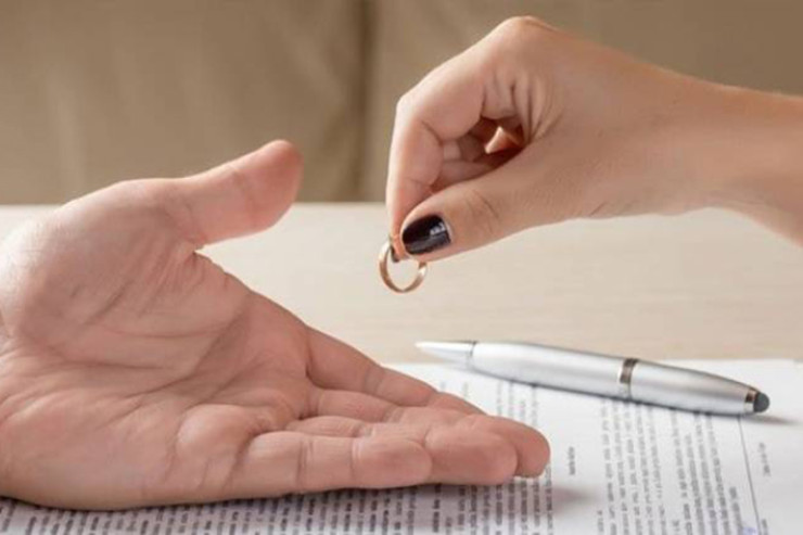 20 gün öncə boşanmış aktyor yeni sevgilisi ilə 