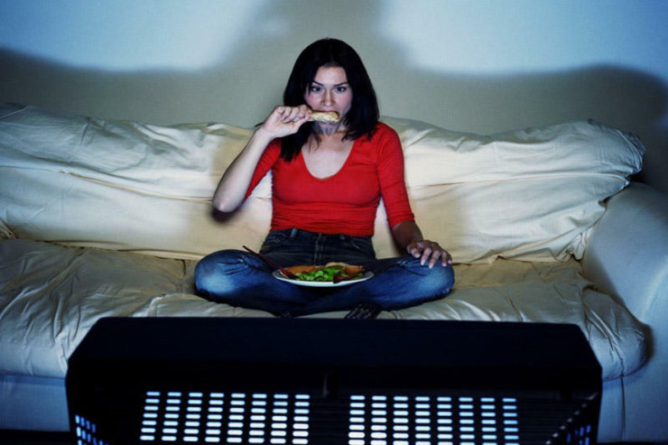 Yemək yeyəndə niyə televizora baxmaq  olmaz?