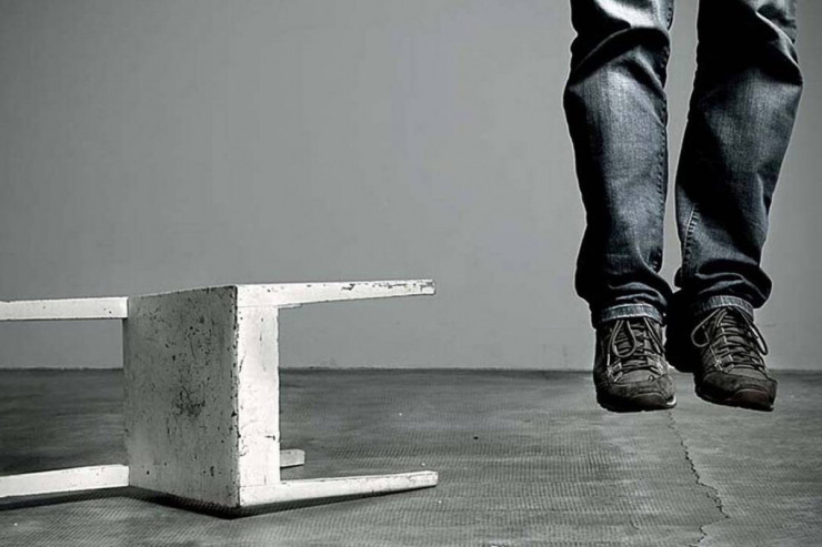 Sumqayıtda ŞOK İNTİHAR:  Özünü ayaqqabı ipi ilə asdı