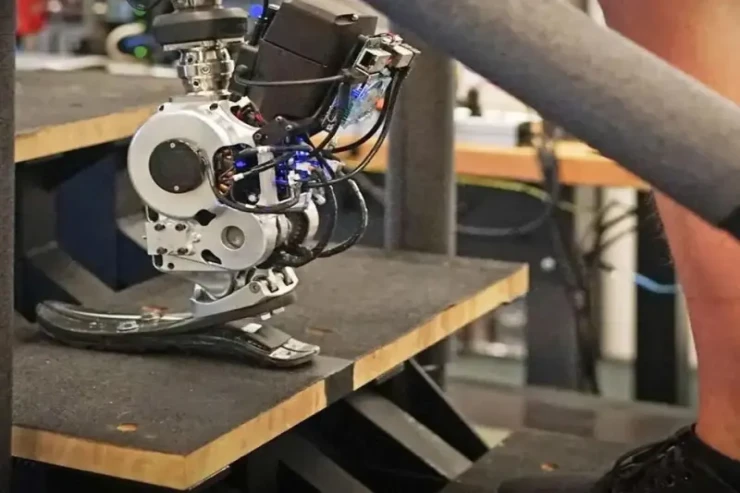 Bu ayaq porotezi hamını ŞOKA SALDI  - VİDEO 