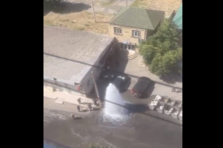 Xırdalanda su borusu partladı  - VİDEO