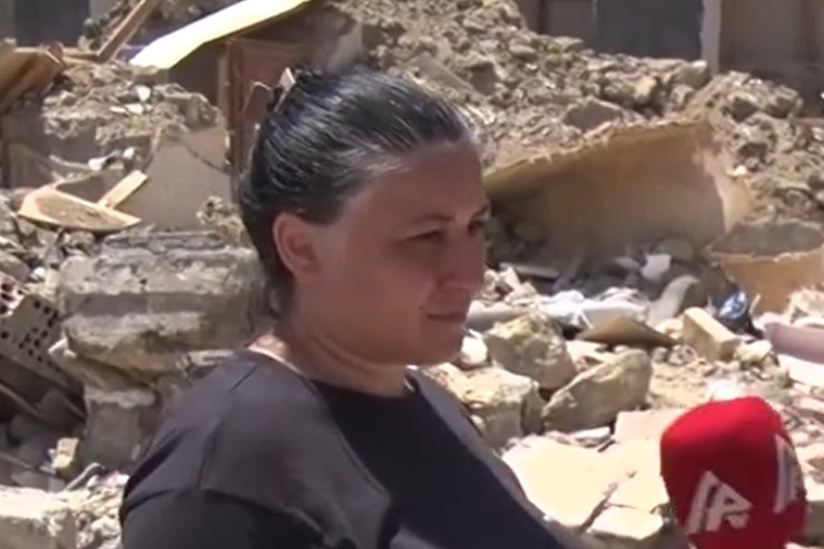 “Çıxmırdım, sürüyüb çıxardılar”  - evi başına uçurulan qadın  DANIŞDI 