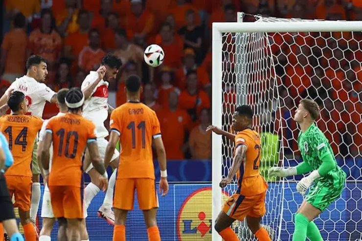 Niderland Türkiyəni məğlub edərək yarımfinala yüksəldi - VİDEO 