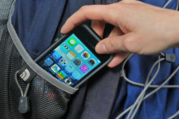 Bakıda qadının 4 minlik telefonunu  götürüb qaçan TUTULDU