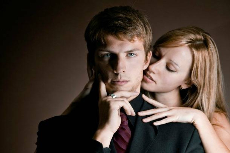 Qadınlar  niyə qulaqları  ilə sevir?