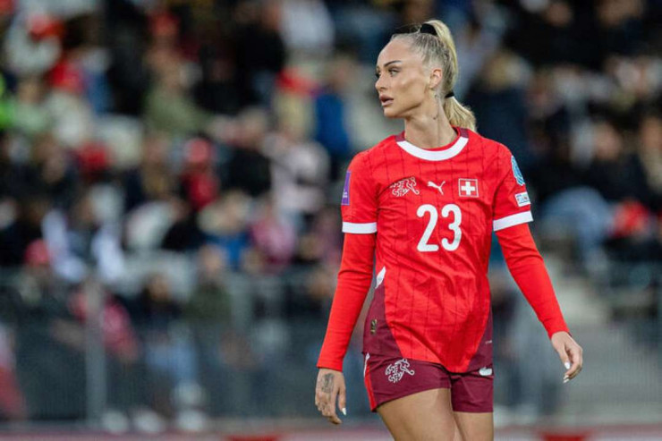 Dünyanın  ən gözəl futbolçusu   komandasını dəyişdi: Sevgilisinin ardınca İtaliyaya getdi -FOTOLENT 