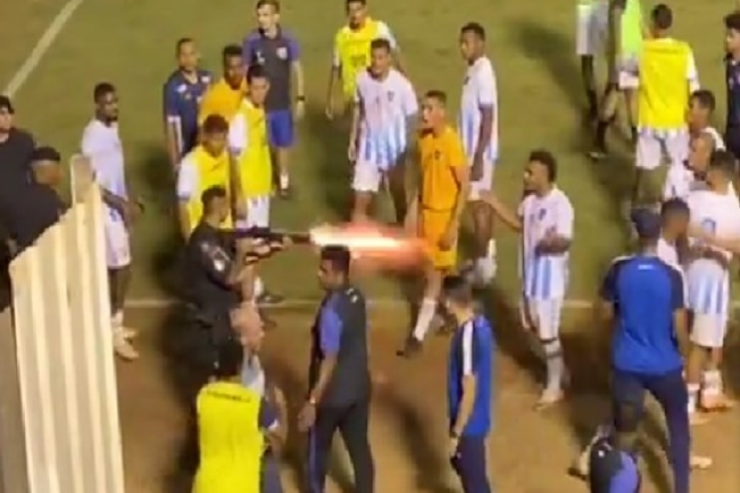 Braziliyada  QALMAQAL:   Futbolçunu ayağından vurdu 