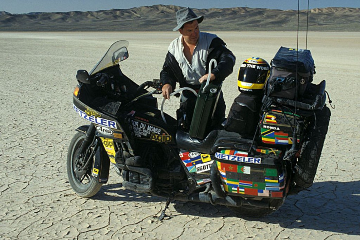 İnanılmaz REKORD:  Motosikletdə ən uzun dünya səyahəti neçə il davam edib?