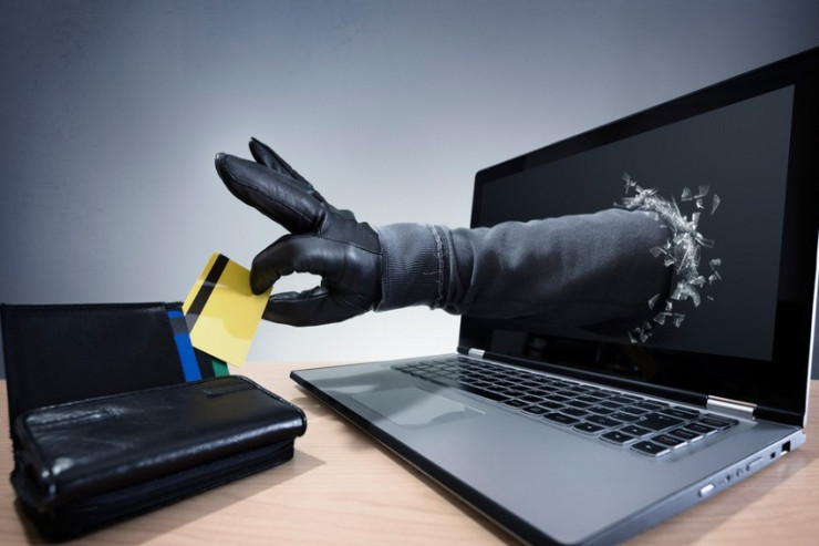 Bakıda bank kartlarından  külli miqdarda OĞURLUQ 