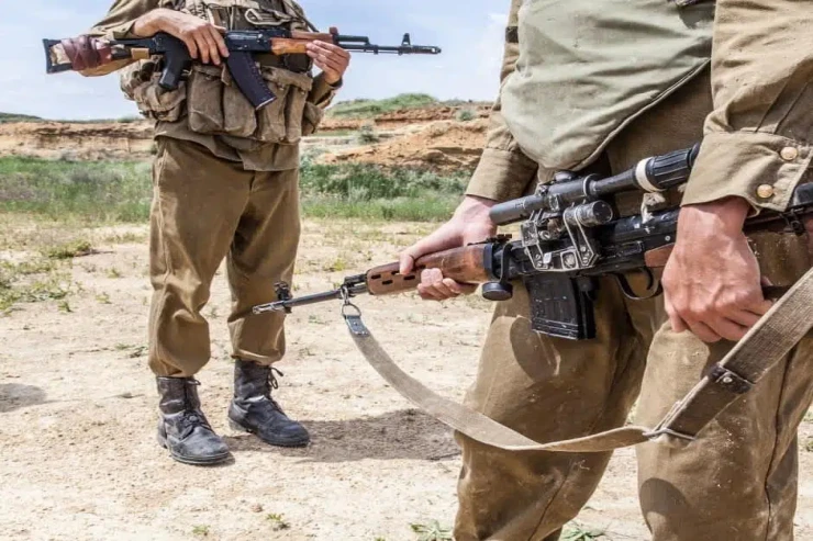 Hərbçi yoldaşlarını güllələyib  qaçdı