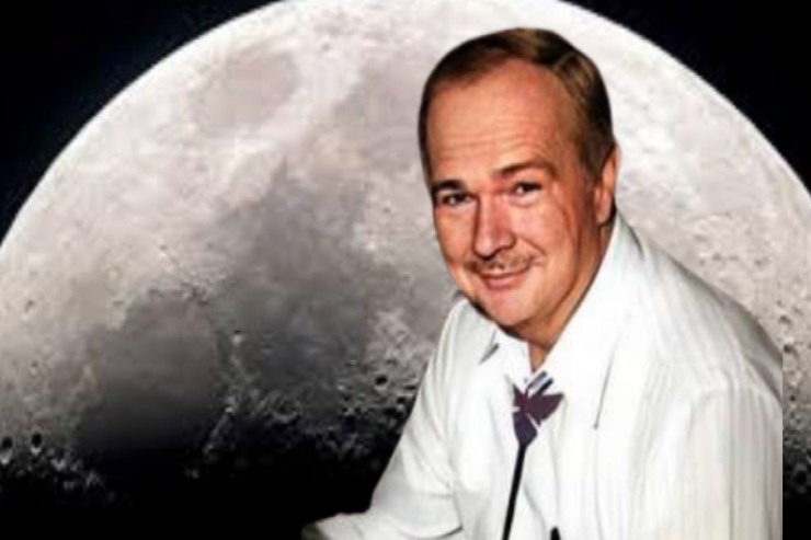 Öləndən sonra Ayda dəfn edilən  ilk və yeganə insan