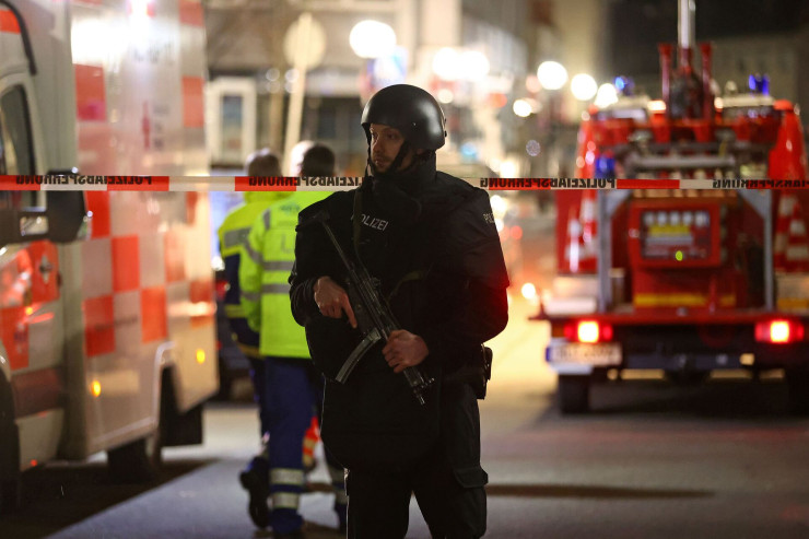 Üç ailə üzvünü  öldürdü, ikisini yaraladı