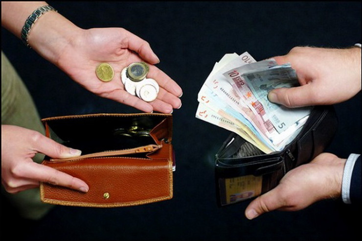 Ailə üzvlərinə bağışlanmış hədiyyələr orta aylıq gəlirə aid edilir? – CAVAB  