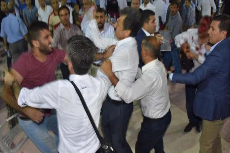 Balakəndə TOYDA DAVA:  ofisiant döyüldü, qonaqlar saxlanıldı 