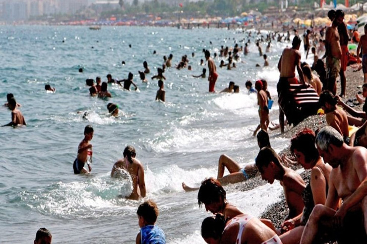 Bakıda çimərlikdə 6 minlik oğurluq  