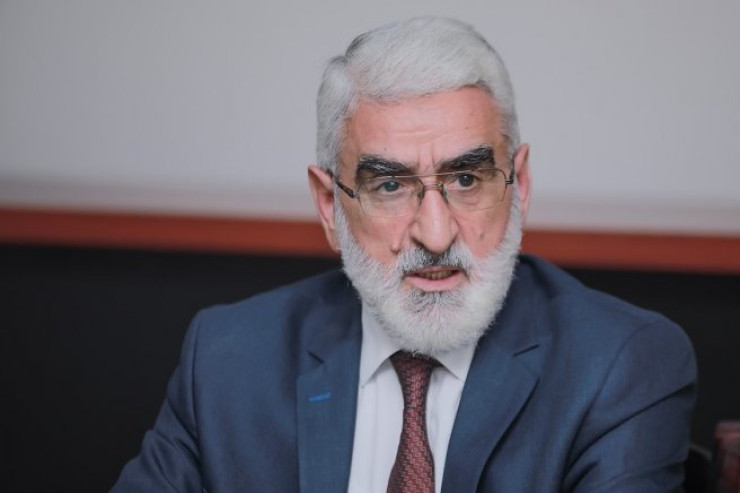 Mirmahmud Mirəlioğlu  bu dairədən  NAMİZƏDLİYİNİ İRƏLİ SÜRDÜ