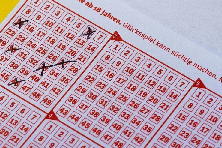 6 lotereya bileti aldı, hamısını uddu 
