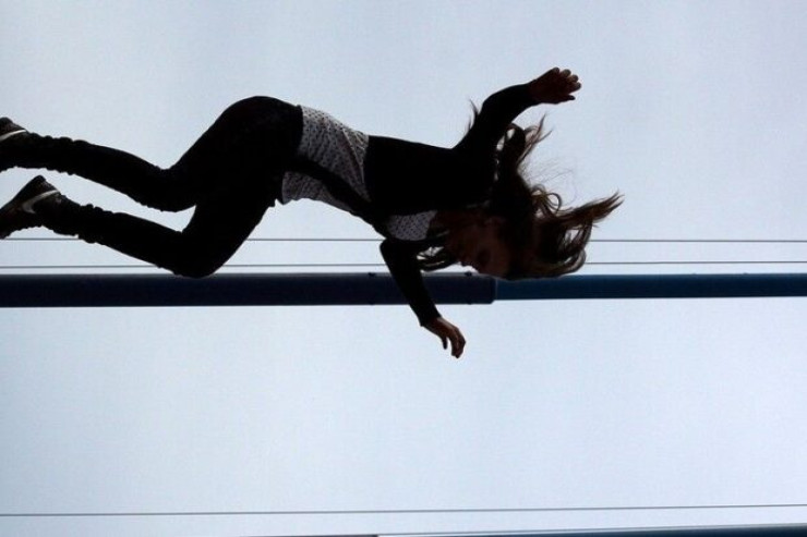 Xırdalanda DƏHŞƏT:  arvadını binadan atdı - YENİLƏNİB 