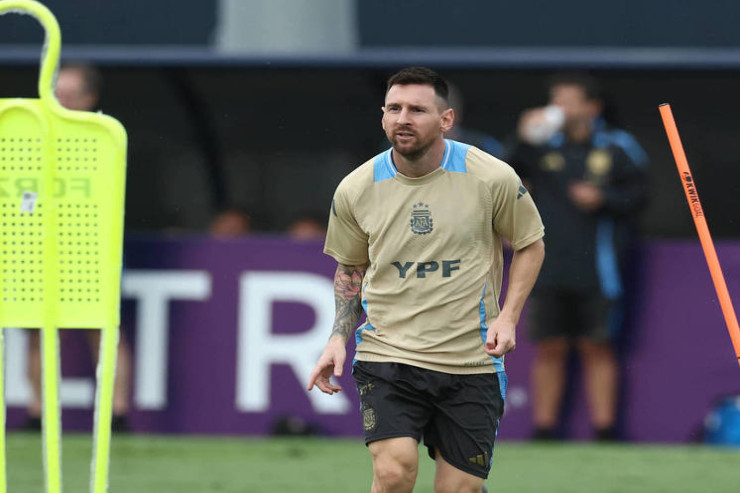 21-ci əsrin  ən yaxşı futbolçusu seçildi - İLK BEŞLİK