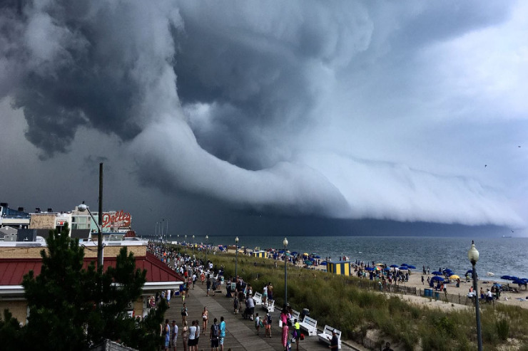 Çində 150 mindən çox insan təxliyə edildi 