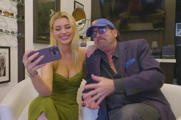 24 yaşlı müğənni 62 yaşlı sevgilisini atıb, 60 yaşlı kişi ilə evləndi 