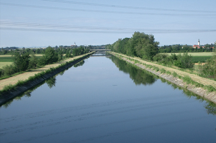 Azərbaycanda qadın tibbi müayinədən sonra özünü kanala atıb öldürdü 